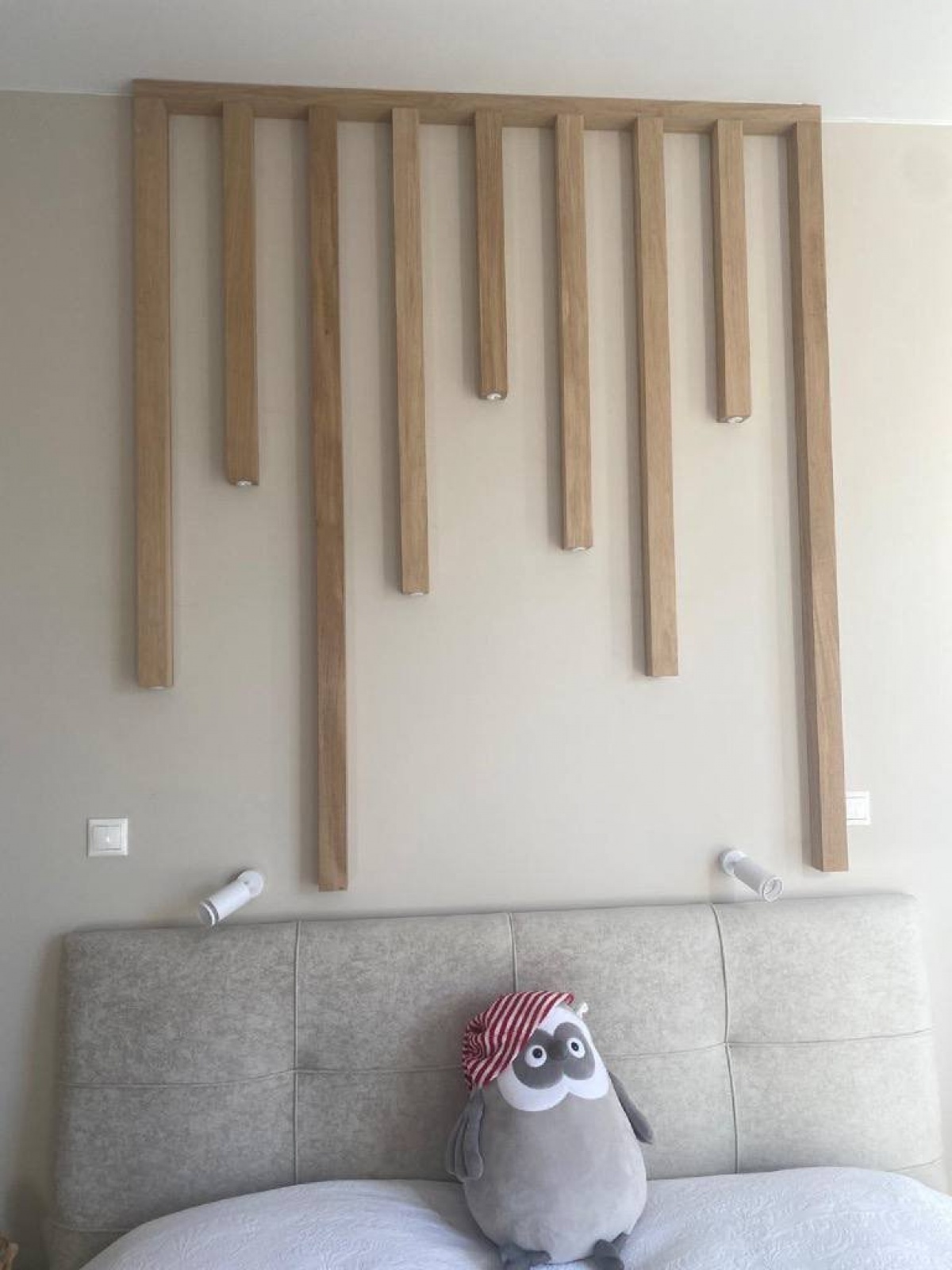 Рейки на стену с точечными светильниками из Дуба 60х60мм