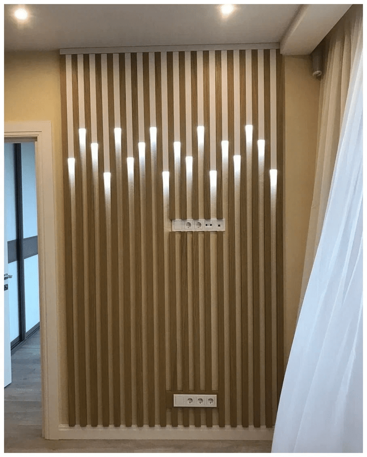 Рейки на стену с точечными светильниками из Дуба 40х30мм