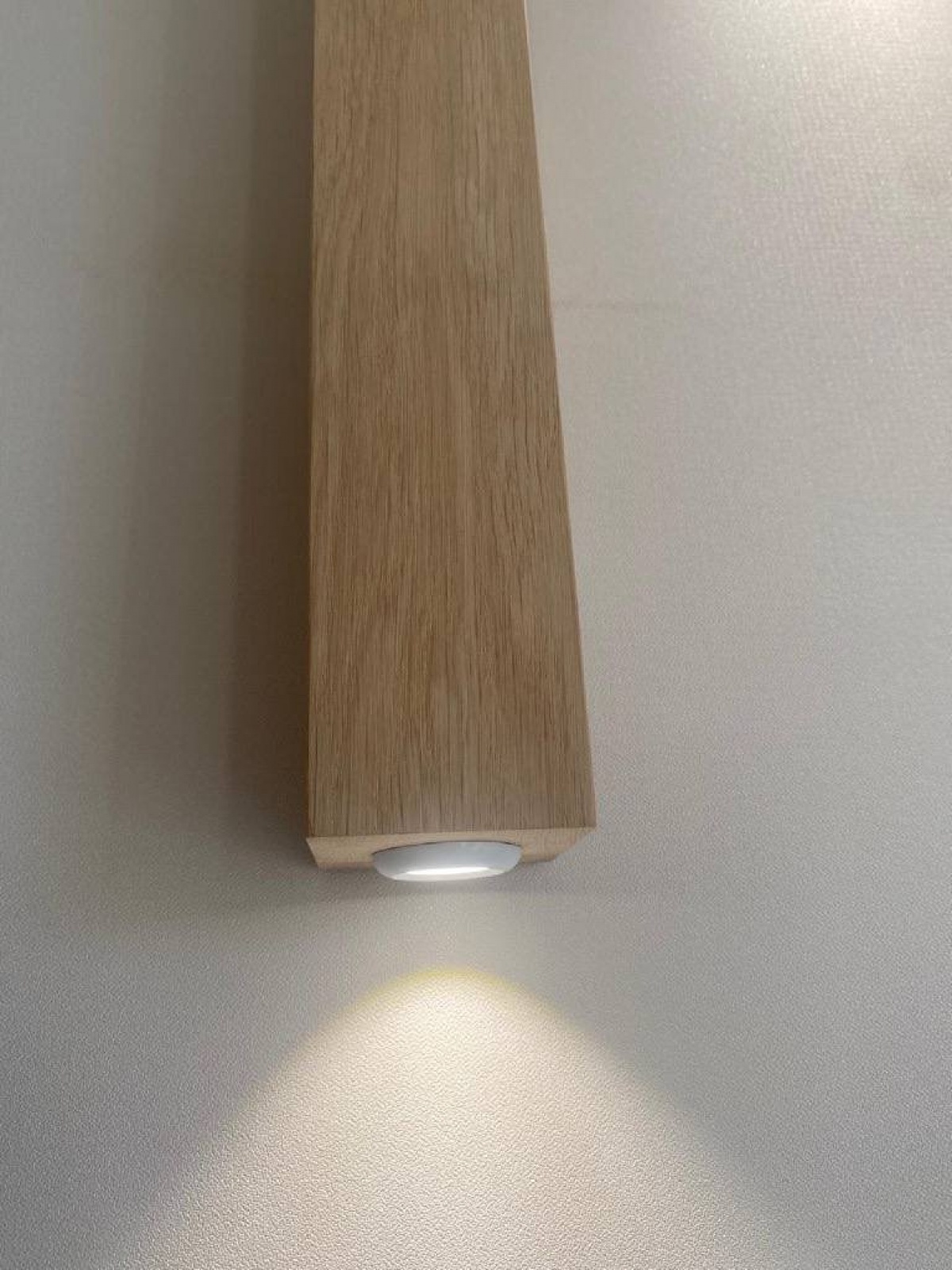 Рейки на стену с точечными светильниками из Дуба 60х60мм