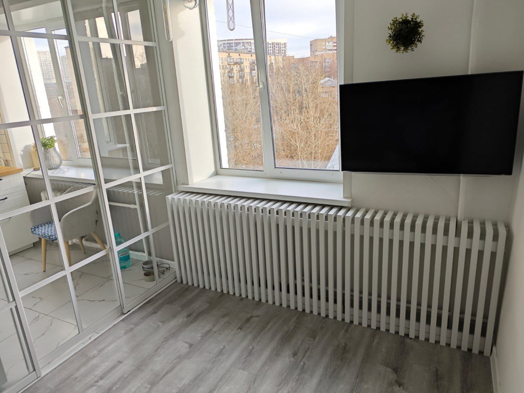 Реечный экран для радиатора из МДФ в эмали