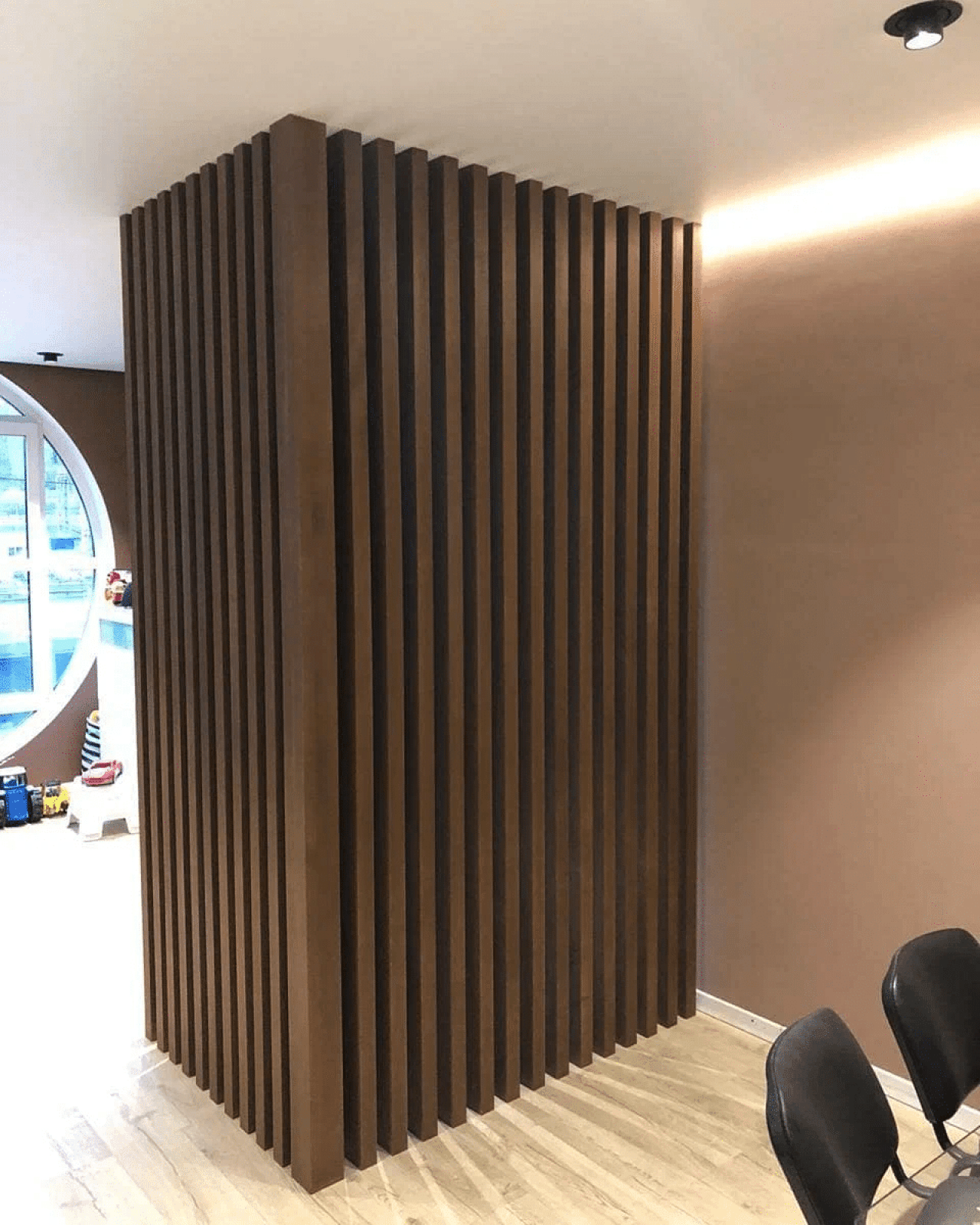 Г-образная перегородка для зонирования из Бука 50х100мм