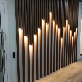 Рейка из массива Сосны 40х40х3000мм для декора стен, цвет 3442, с механизмом скрытого монтажа. До...