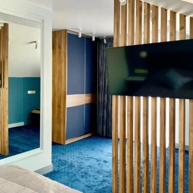 Сечение 40х80х2600мм., интервал 56мм.
Материал Сосна. 
Механизм скрытого монтажа.
Индивидуальный подбор цвета. 
