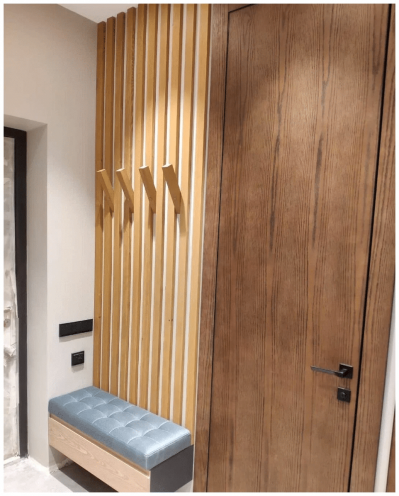 Рейки в прихожей из Сосны 50х30мм с откидными крючками