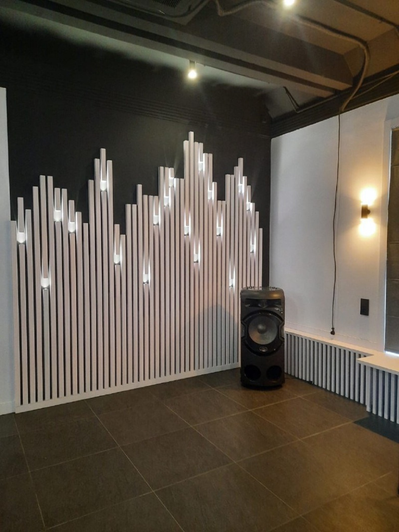 Рейки на стену с точечными светильниками из Сосны 40х40мм