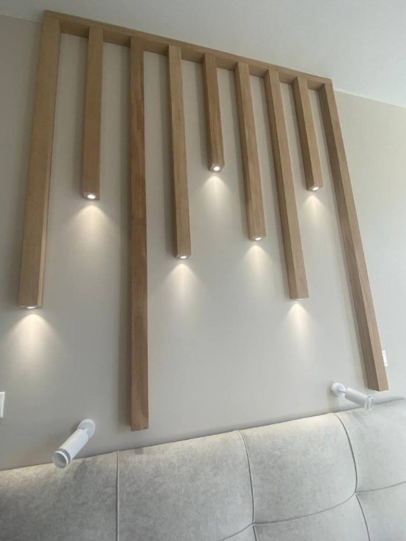 Рейки на стену с точечными светильниками из Дуба 60х60мм