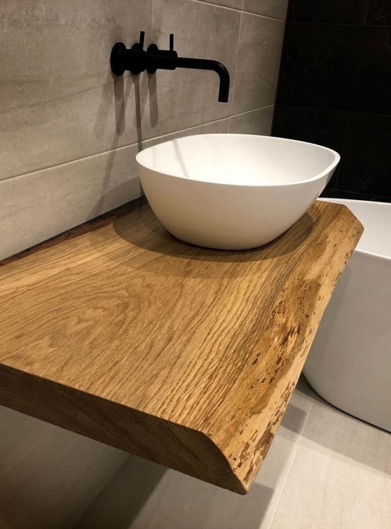 Дубовая столешница для ванной комнаты
